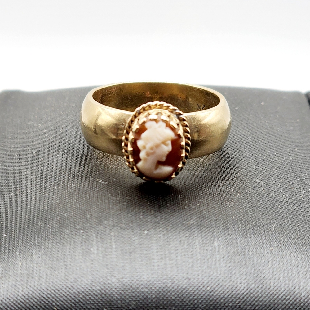 12K antique gold filled cameo ring by Scofield & Dewyng Aert